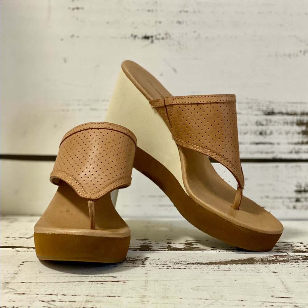Kaona Wedge Tommy Bahama